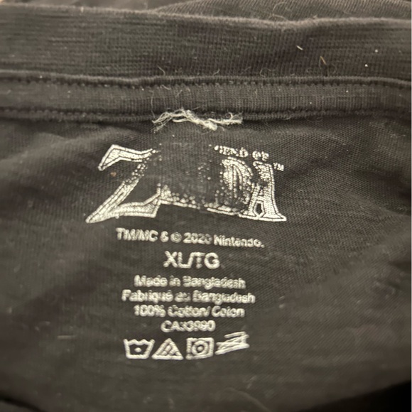 Nintendo Legend of Zelda XL men’s t-shirt. Used. Fits a bit small. Black. Link. - Picture 2 of 3